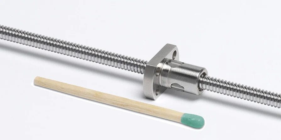 Kugelumlaufspindel mit Streichholz im Größenvergleich